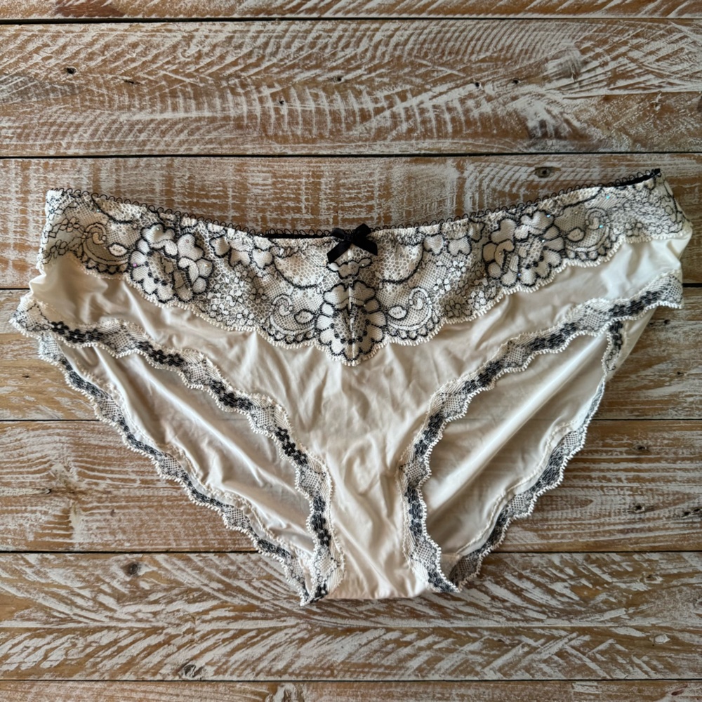 💟 Victoria’s Secret 36C Bra & Large Panty Set💟 - Picture 5 of 14